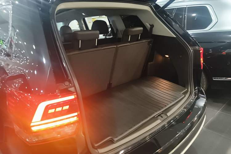 Used Volkswagen Teramont 2020 330TSI Two-Wheel-Drive Luxury Edition China VI Standard Trunk