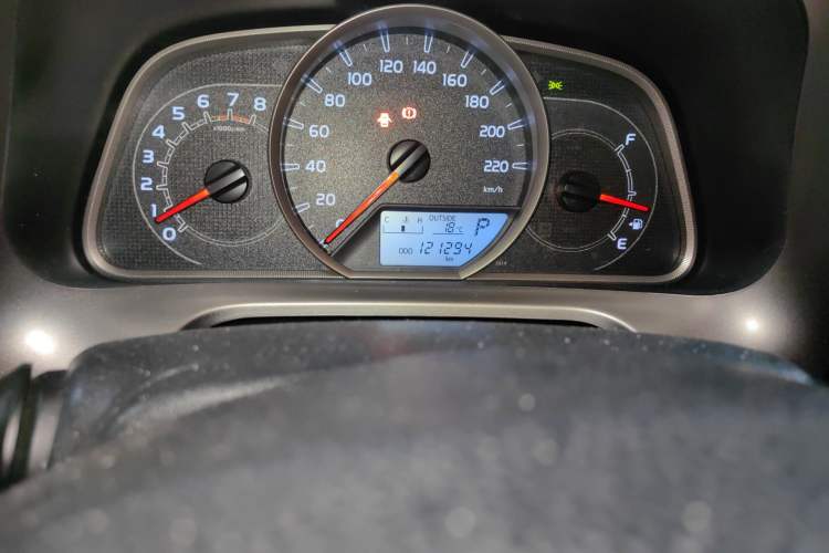 Used Toyota RAV4 2015 2.0L CVT Two-Wheel Drive Fashion Edition Odometer Close Up