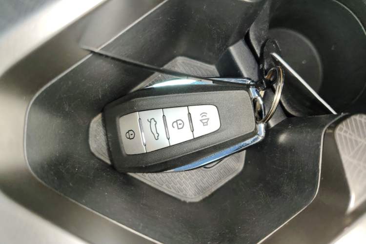 Used Geely Auto Emgrand 2022 4th Generation 1.5L CVT Luxury Model Vehicle Key