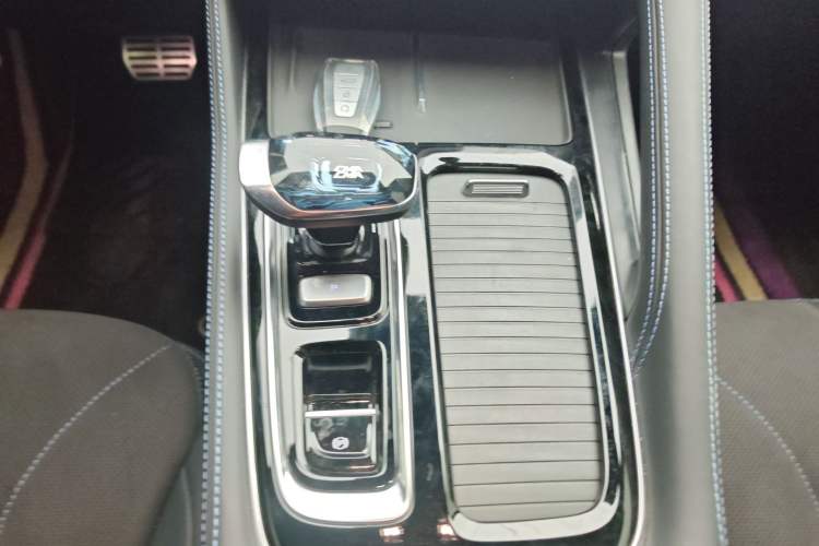 Used Geely Auto Preface 2026 Model Oriental Yao 2.0TD Lanxing Edition Gear Lever