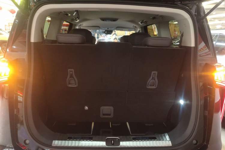 Used SAIC MAXUS G90 2022 2.0T Starry Seven-Seater