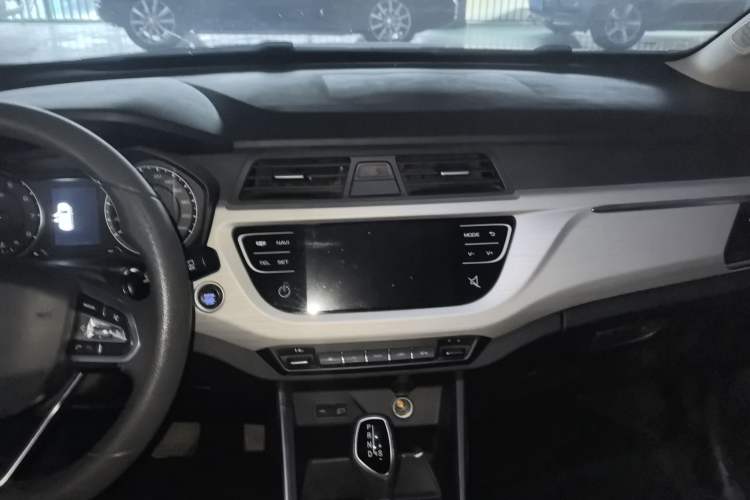 Used Geely Auto Vision X3 2020 1.5L CVT Elite Edition Audio And AC Panel