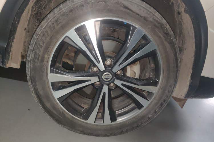 Used Nissan Qashqai 2022 2.0L CVT XV Premier Luxury Edition Right Front Wheel Hub