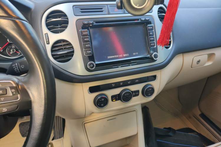 Used Volkswagen Tiguan 2015 1.8TSI Automatic Two-Wheel Drive Comfort Edition Audio And AC Panel