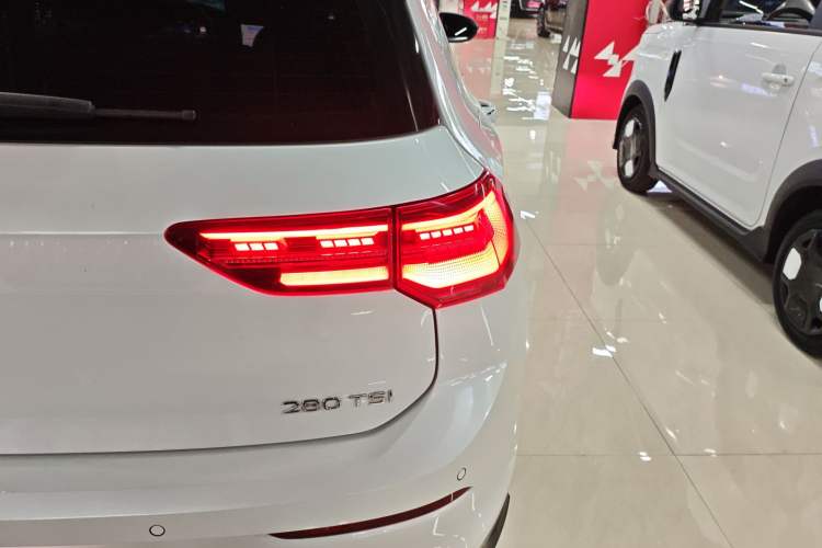 Used Volkswagen Golf 2023 Facelift 280TSI DSG R-Line Exterior 3