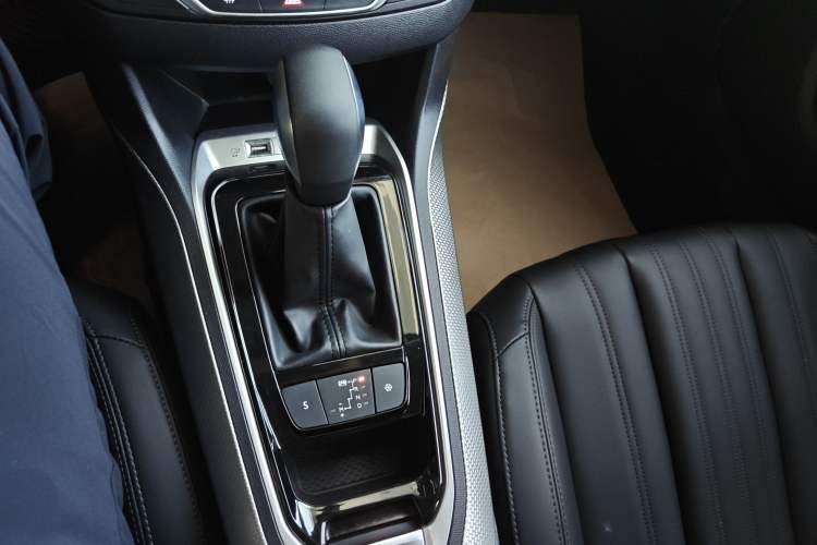 Used Peugeot 408 2019 360THP Automatic Luxury Edition China VI Standard Gear Lever