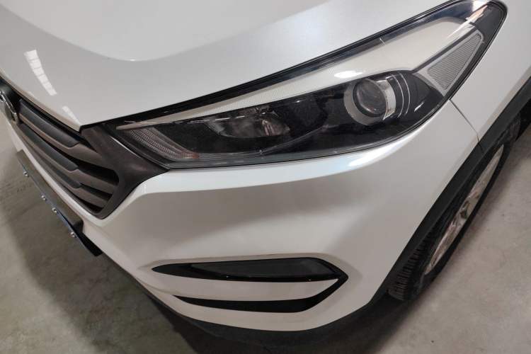 Used Hyundai Tucson 2015 1.6T Dual-Clutch Two-Wheel-Drive Smart Model Left Front Headlight