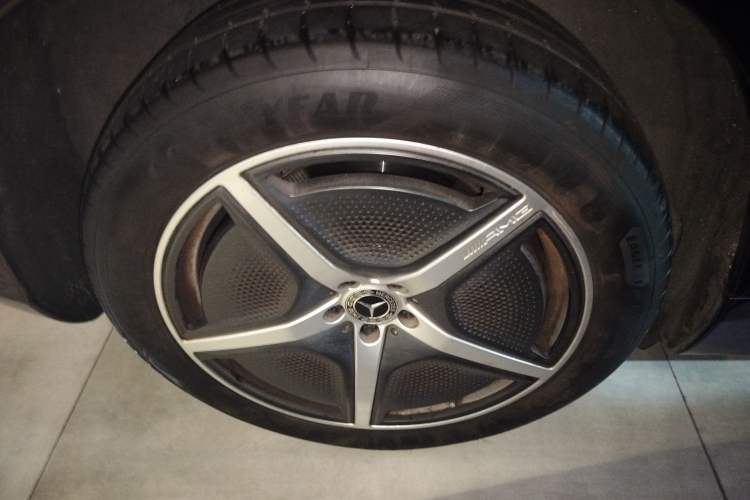 Used Mercedes-Benz EQS SUV 2023 450 4MATIC Pioneer Edition Right Rear Wheel Hub