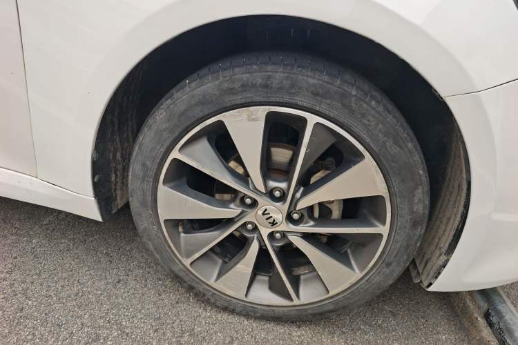 Used Kia K5 2016 2.0L Automatic LUX Right Front Wheel Hub