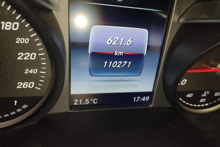 Used Mercedes-Benz GLC 2019 GLC 260 L 4MATIC Dynamic Model Odometer Close Up