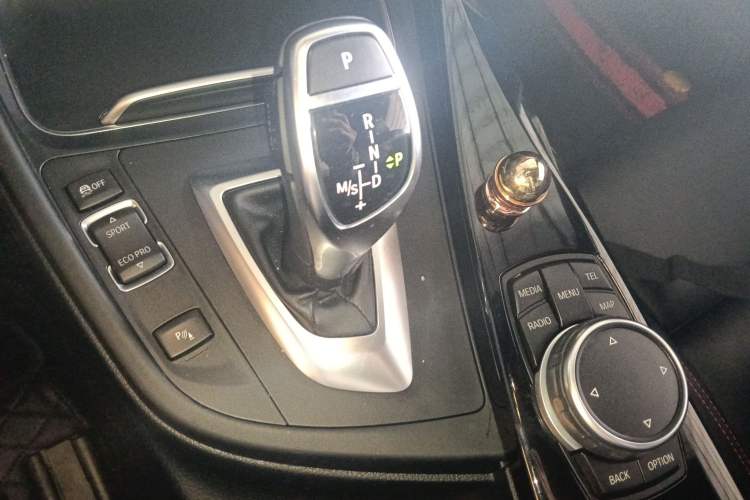 Used BMW 4 Series 2014 428i Convertible Sport Design Package Gear Lever