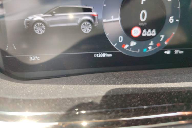 Used Land Rover Range Evoque 2023 Aurora L 249 PS Collins Antique Bronze Special Edition Odometer Close Up