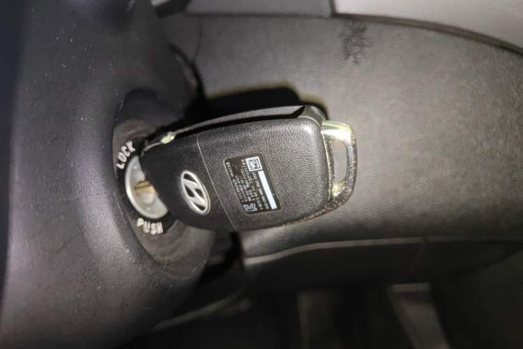 Used Hyundai Elantra (5th Generation / Langdong) 2016 1.6L Automatic Smart Version