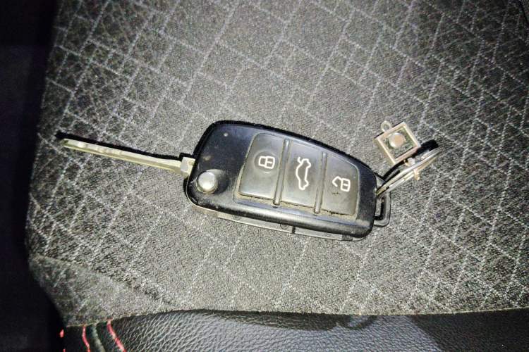 Used Cowin C3R 2015 1.5L AMT Gold Diamond Edition