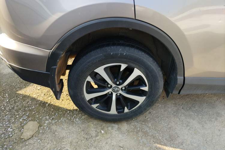 Used Toyota RAV4 2019 2.0L CVT Two-Wheel Drive Comfort Edition China VI Standard