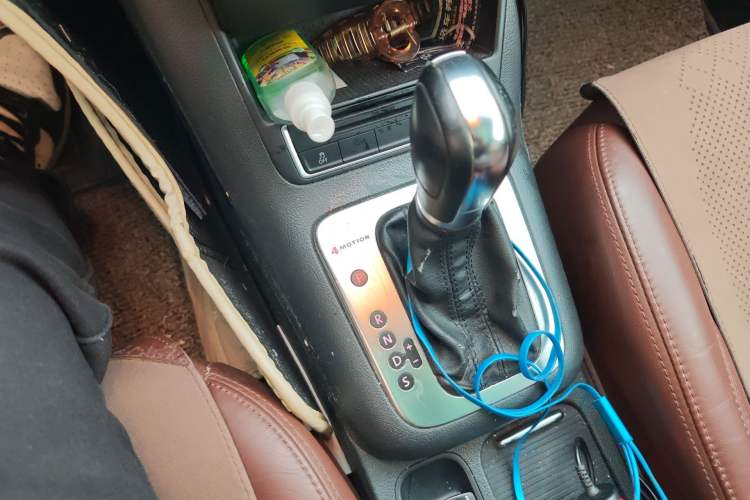 Used Volkswagen Tiguan 2013 1.8 TSI Automatic All-Wheel Drive Luxury Model Gear Lever