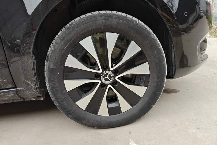 Used Mercedes-Benz Vito 2021 2.0T Business Version 7 Seats Right Front Wheel Hub