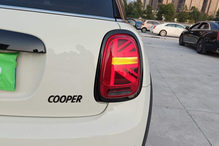 Used MINI MINI 2023 1.5T COOPER Artist
