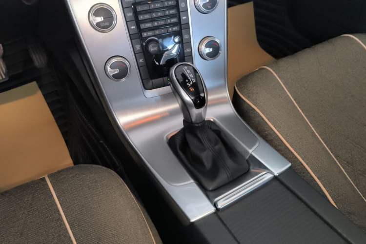 Used Volvo S60 2017 S60L T3 Smart Drive Edition Gear Lever