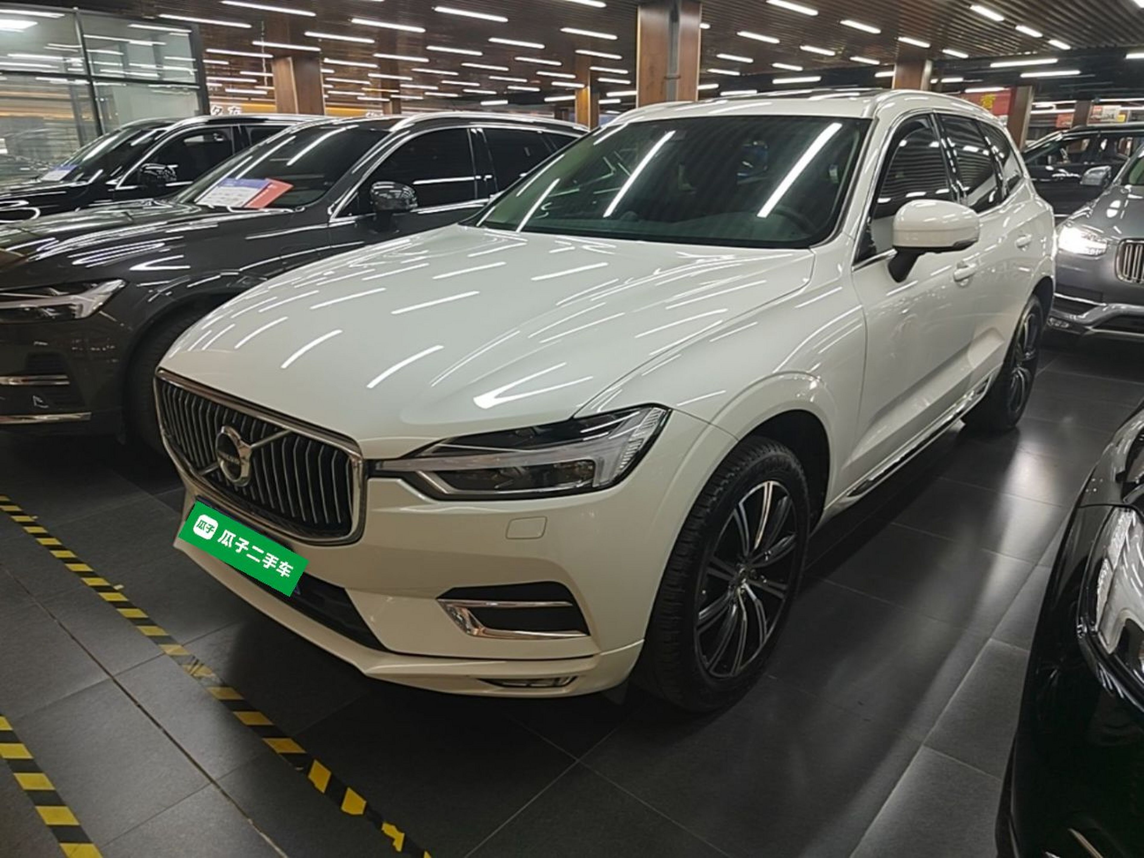 Unter der Vorderseite des Autos