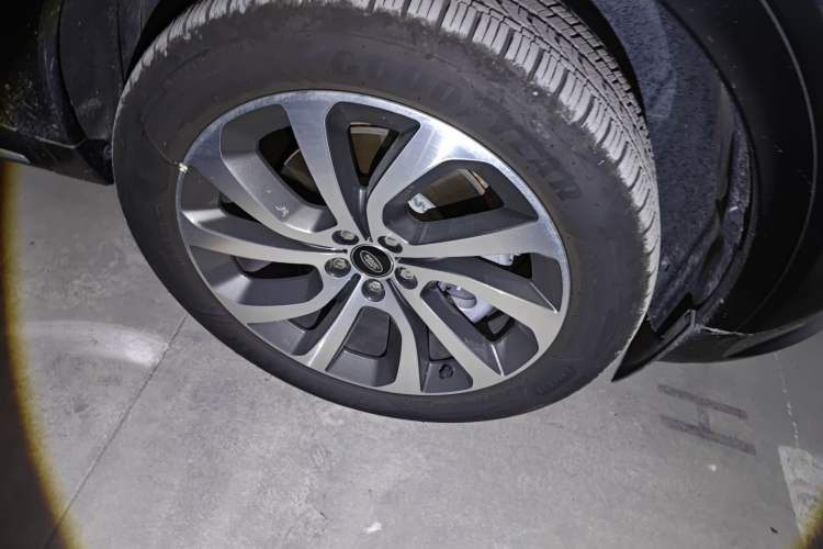 Used Land Rover Discovery Sport 2024 Performance Tech Edition Right Front Wheel Hub