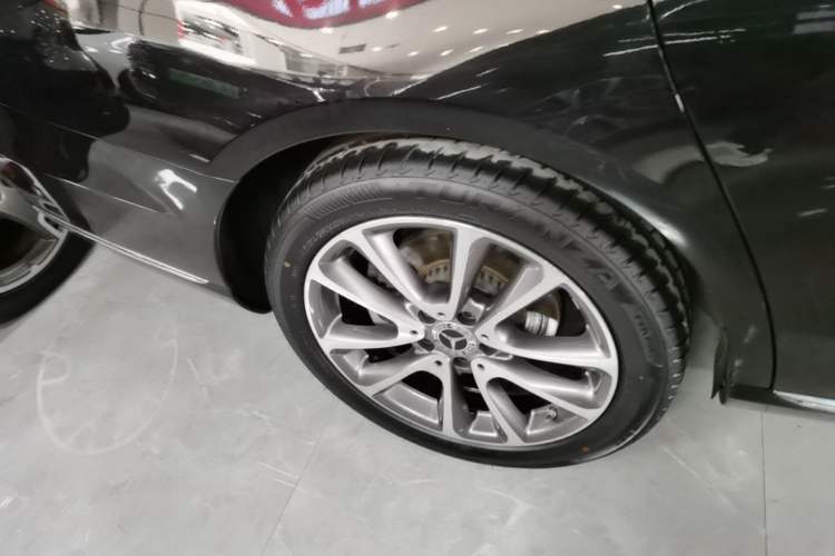 Used Mercedes-Benz E-Class 2020 E 260 L Right Rear Wheel Hub