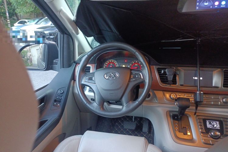 Used SAIC MAXUS G10 2014 2.0T Automatic Luxury Executive Edition
