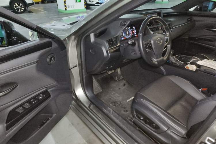 Used Lexus ES 2018 200 Excellence Edition China V Standard
