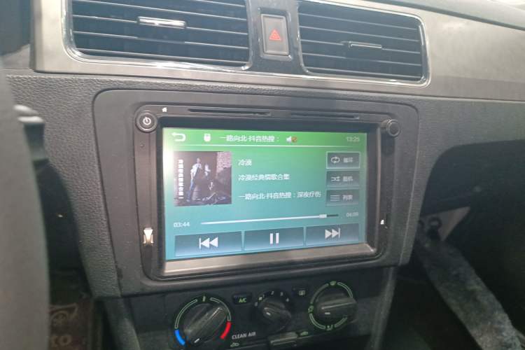 Used Skoda Rapid Spaceback 2016 Revised 1.6L Automatic Chuanxing Version Audio And AC Panel