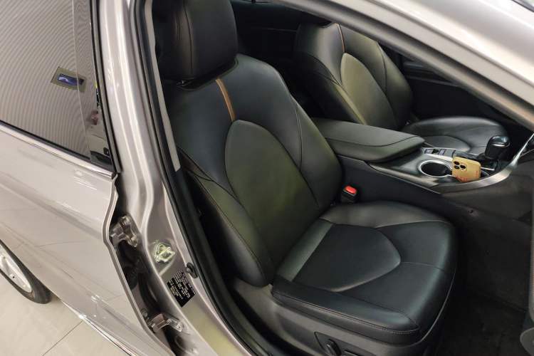 Used Toyota Camry 2023 2.0G Luxury Edition
