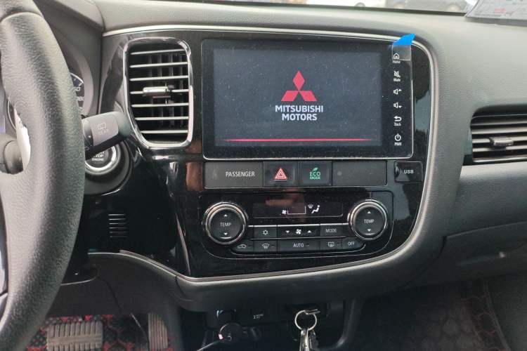 Used Mitsubishi Outlander 2019 2.4L 4x4 Zhi Xiang Edition 5 Seats China V Emission Standard
