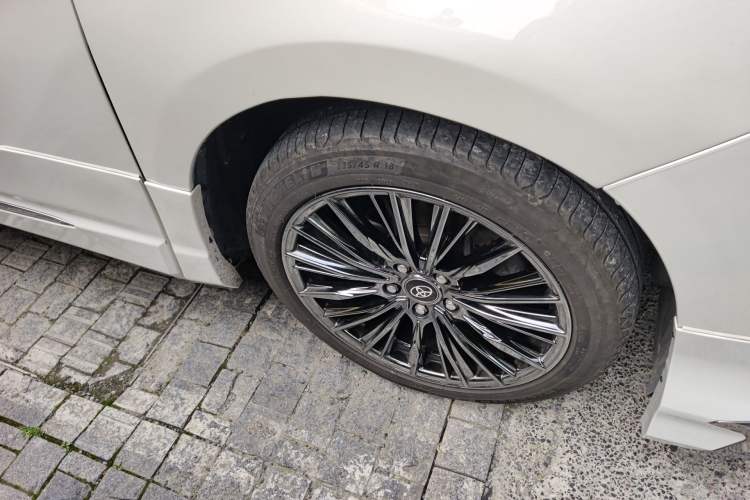 Used Toyota Alphard 2011 2.4L Luxury Edition Right Front Wheel Hub