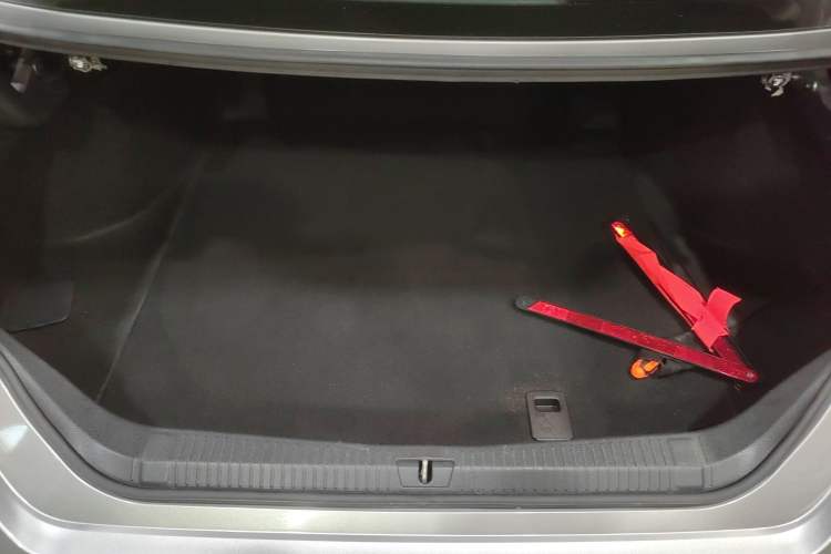 Used Toyota Avalon 2019 2.5L Touring Premium Version China VI Standard Trunk