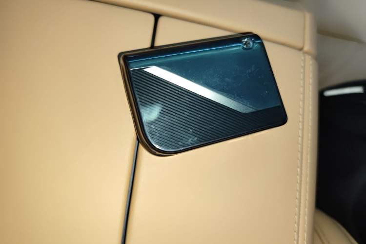 Used Lynk & Co 09 2021 2.0T Halo Six-Seater
