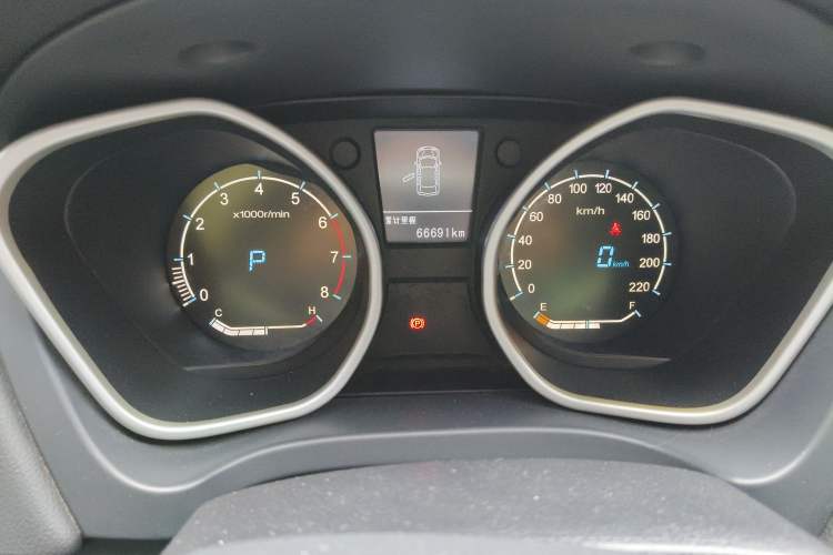 Used Geely Auto GX7 2015 Sports Edition 2.0L Automatic Luxury Upgrade Version China V Standard
