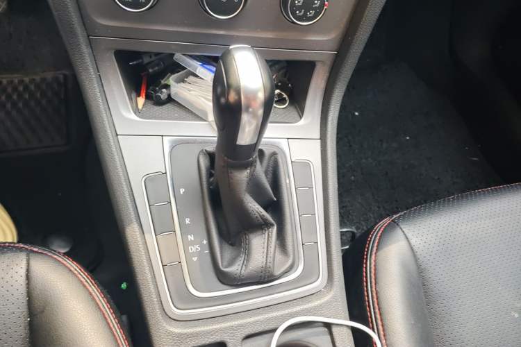 Used Volkswagen Golf 2016 1.6L Automatic Fashion Model Gear Lever