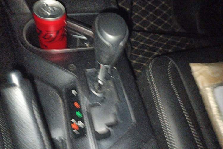 Used Toyota RAV4 2019 2.0L CVT Two-Wheel Drive Fashion X Limited Edition China VI Standard
