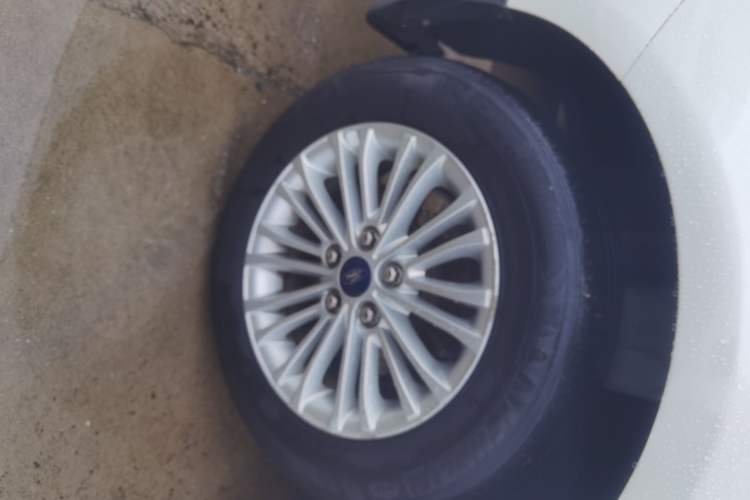 Used Ford Escort 2017 1.5L Automatic Comfort Model Right Rear Wheel Hub