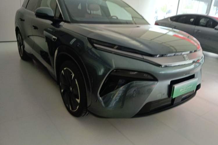 Used BYD Tang L 2025 DM 175KM Drone Player Edition Front Right 45 Deg