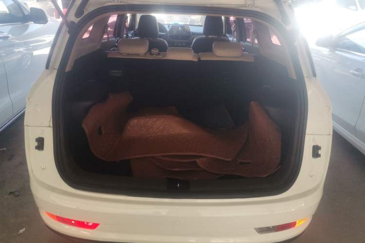 Used Baojun 310W 2017 1.5L Manual Fashion Model China V Trunk