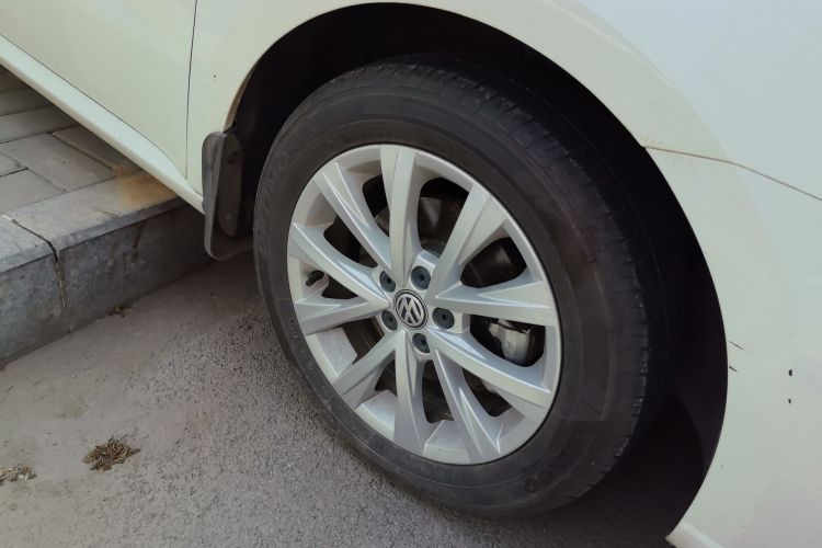 Used Volkswagen Lavida 2015 1.6L Automatic Comfort Edition Right Front Wheel Hub