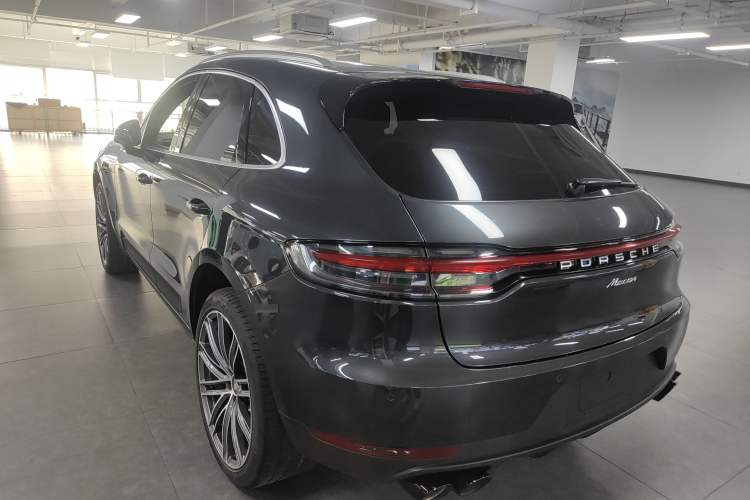 Used Porsche Macan 2021 Macan 2.0T Rear Left 45 Deg