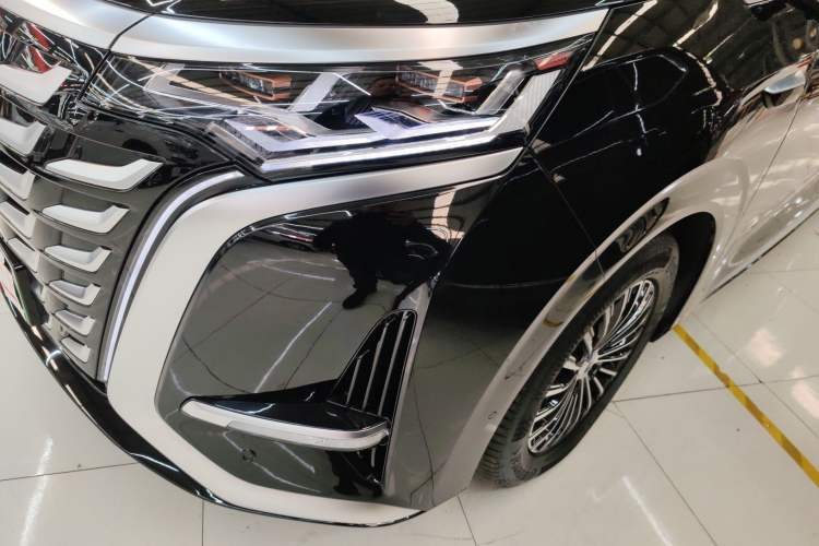 Подержанный Denza D9 2025 1.5L Black 21700km AT 7 Seats на продажу ...