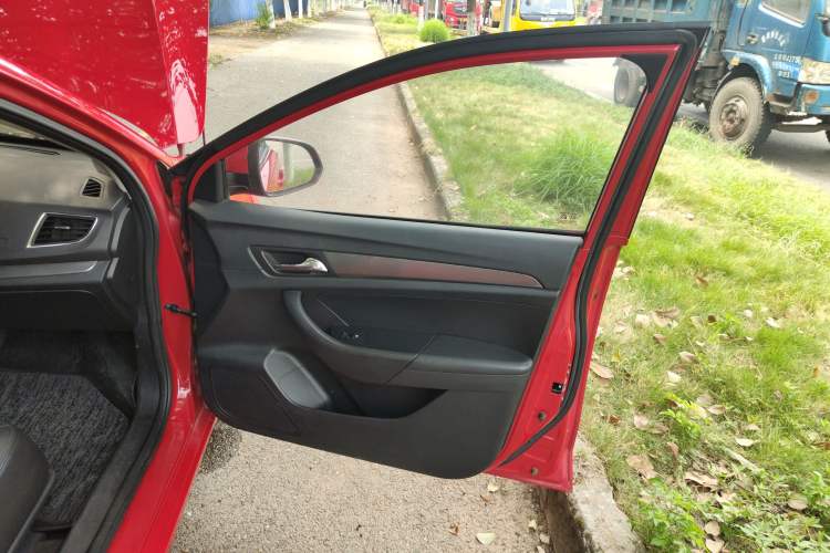 Used Roewe 360 2015 1.5L Automatic Luxury Edition
