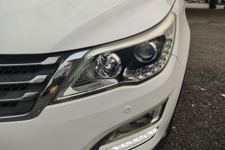 Used Baojun 560 2016 1.5T Manual Luxury Model Left Front Headlight