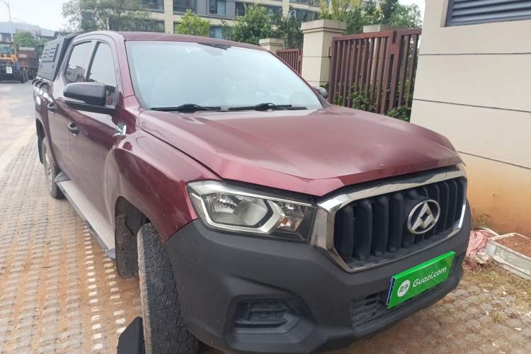 Used SAIC MAXUS T60 2017 2.8T Diesel Automatic Two-Wheel Drive High Ground Clearance Comfort Version Standard Cabin China V Emission Standard