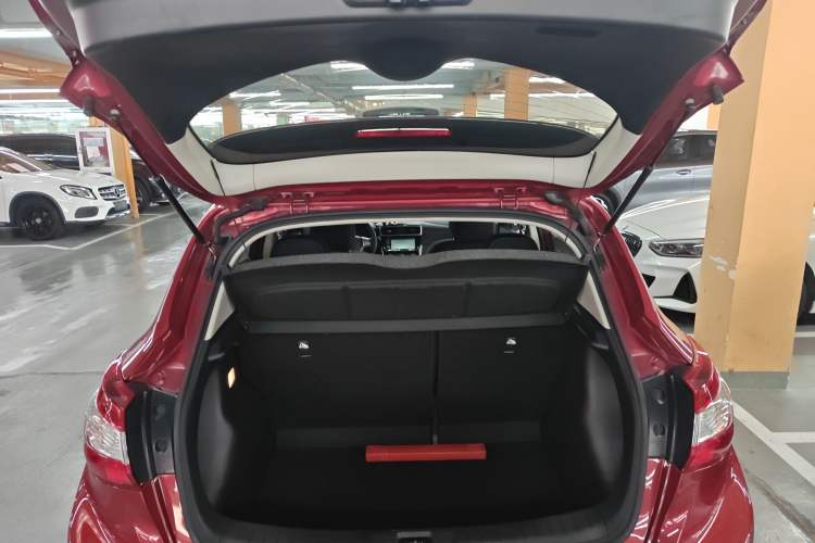 Used Nissan Tiida 2016 1.6L CVT Cool Dynamic Edition Trunk