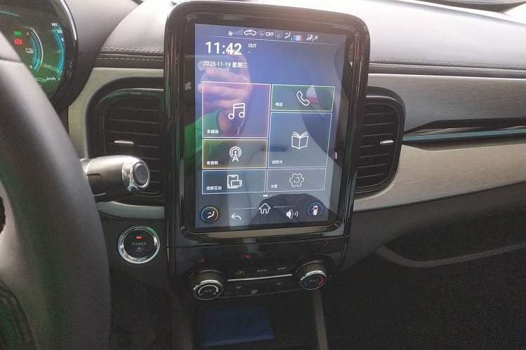 Used Chery Little Ant 2022 Sweet Pink Edition Half-Sugar Version Lithium Iron Phosphate 29.2 kWh 30 kW 301 km