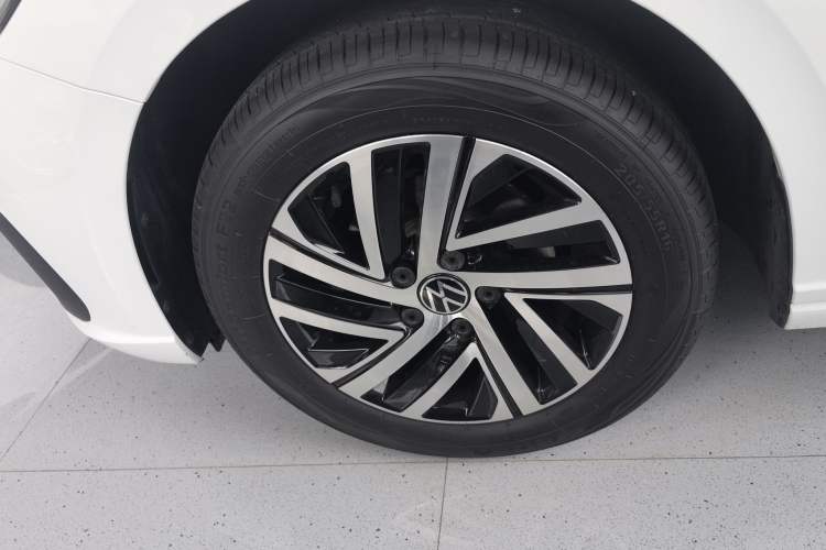 Used Volkswagen Lavida 2024 1.5L Automatic Starry Sky 5 Million Edition Left Front Wheel Hub