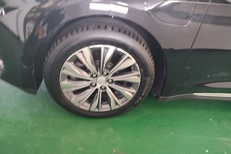 Used Hongqi E-QM5 2022 431 km Charge & Enjoy Edition